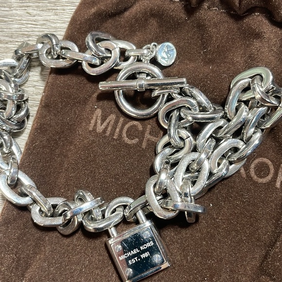 Michael Kors Padlock Toggle Chain Necklace - Picture 3 of 7